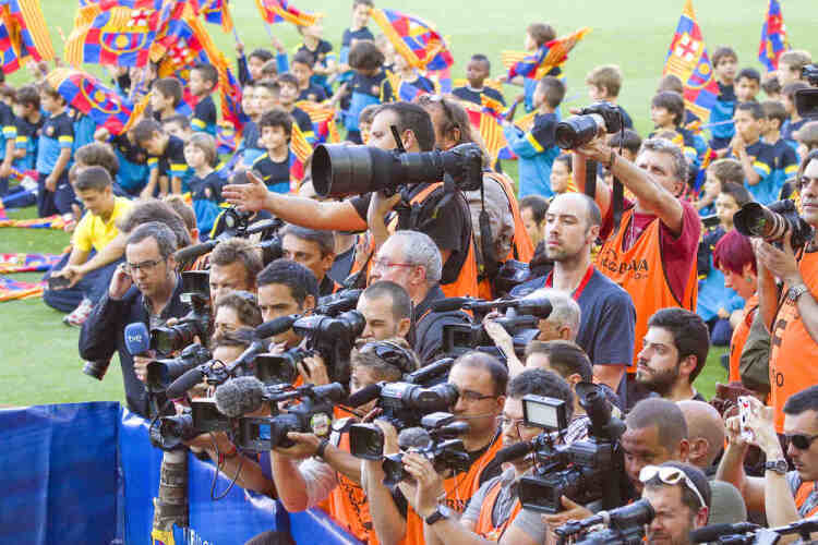 Photographers at official presentation of new Barcelona player