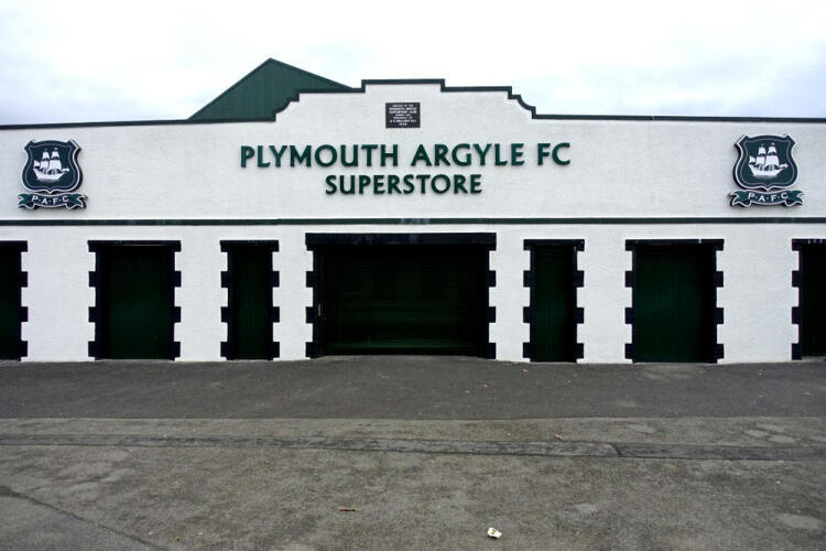 Plymouth: keuangan, transfer, harapan promosi